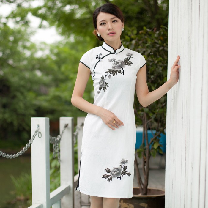 White chinese wedding dress