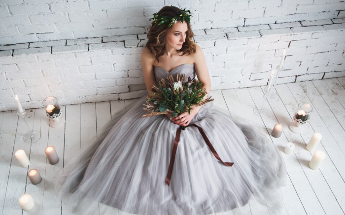 Alternative wedding dresses not white