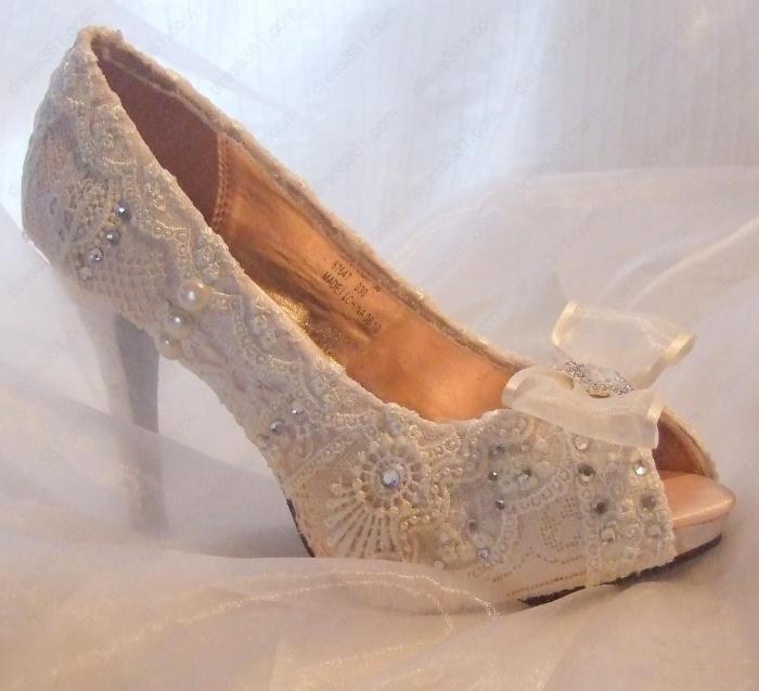 Wedding shoes for lace dress